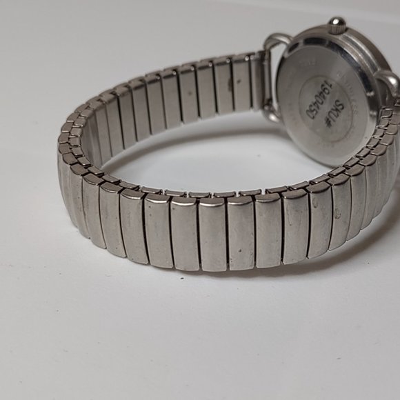 Very Cool Edison Silver Tone Metal Stretch Band Watch - Picture 6 of 12